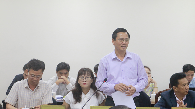 Chủ tịch UBND TP Bảo Lộc Đoàn Kim Đình trả lời và cung cấp thông tin về kiểm điểm cán bộ sai phạm trong việc phân lô tách thửa trên địa bàn