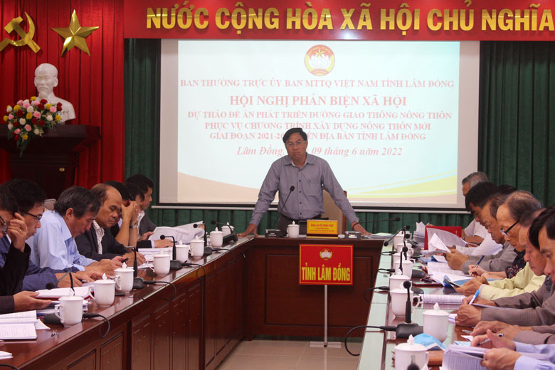 Ông Võ Ngọc Hiệp - Chủ tịch Ủy ban MTTQ Việt Nam tỉnh chủ trì hội nghị phản biện xã hội