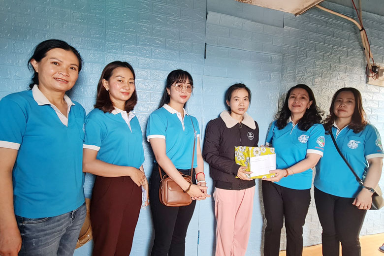 Hội LHPN Đà Lạt thăm hỏi, động viên hội viên hội phụ nữ là người gốc Hoa tại xã Xuân Trường