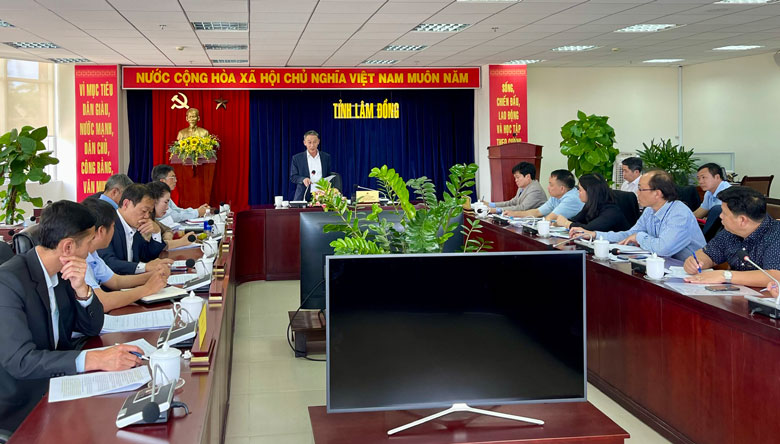 Chủ tịch UBND tỉnh Lâm Đồng Trần Văn Hiệp làm việc với Sở Y tế
