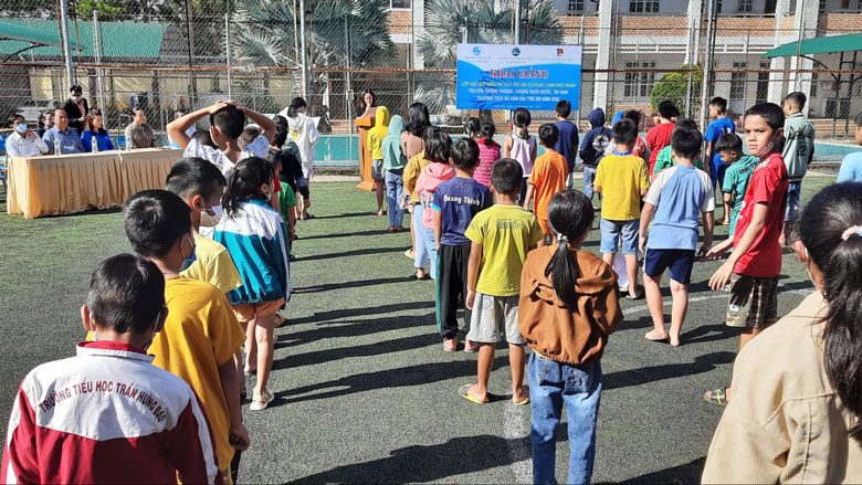 Bảo Lâm: Tổ chức dạy bơi miễn phí cho trẻ em