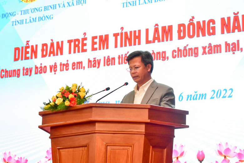 Ông Nguyễn Tiến Dũng - Phó Giám đốc Sở Lao động - Thương Binh và Xã hội phát biểu khai mạc diễn đàn