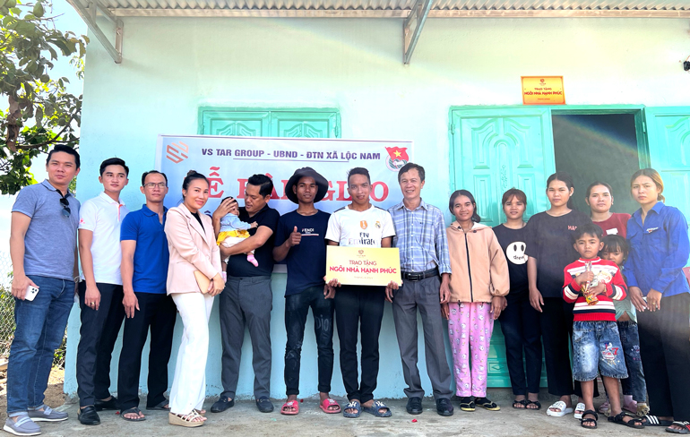 Bảo Lâm: Bàn giao nhà cho hộ nghèo đồng bào dân tộc thiểu số