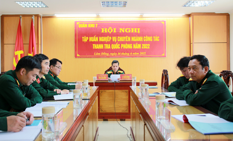 Đại tá Lê Anh Vương – Phó Chỉ huy trưởng Bộ Chỉ huy Quân sự tỉnh chủ trì hội nghị tại điểm cầu Lâm Đồng