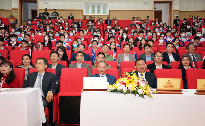 Lâm Đồng tuyên dương, khen thưởng học sinh xuất sắc năm học 2021 - 2022