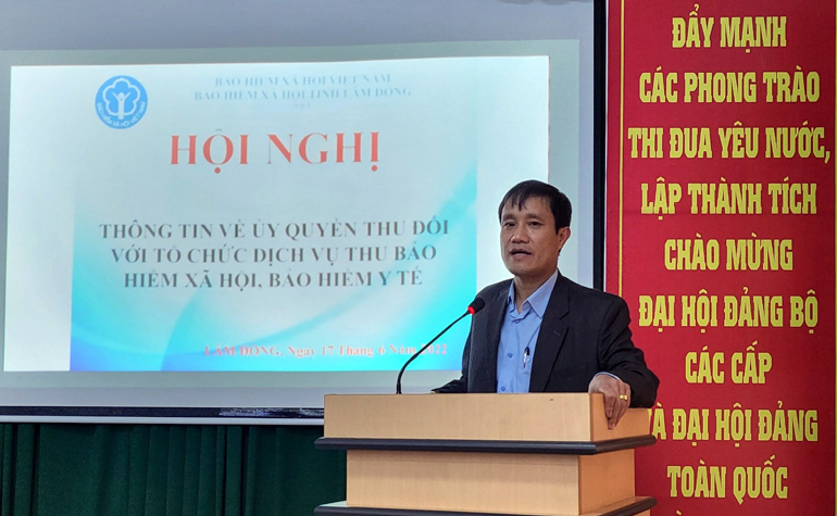Ông Trần Văn Sơn –Phó Giám đốc BHXH Lâm Đồng chủ trì hội nghị thông tin về ủy quyền thu tới các tổ chức dịch vụ thu BHXH, BHYT trên địa bàn tỉnh