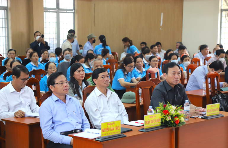 Đồng chí Trần Đức Quận - Ủy viên Ban Chấp hành Trung ương Đảng, Bí thư Tỉnh ủy Lâm Đồng cùng lãnh đạo tỉnh và TP Bảo Lộc dự buổi tiếp xúc