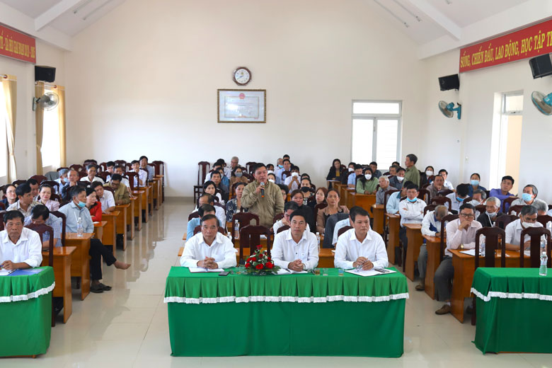 Lãnh đạo các sở, ngành của tỉnh và TP Bảo Lộc dự buổi tiếp xúc cử tri tại xã Lộc Nga