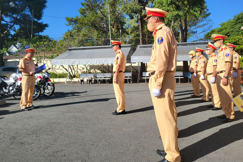Công an Lâm Đồng ra quân cao điểm kiểm tra, xử lý vi phạm trật tự an toàn giao thông