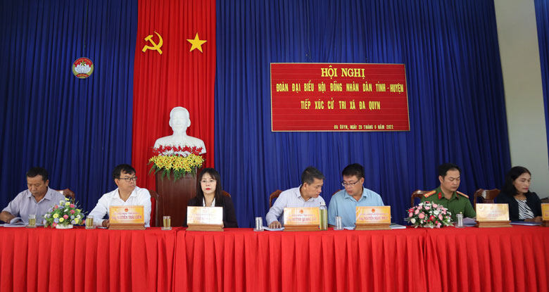 Các đại biểu HĐND tỉnh và huyện tiếp xúc cử tri xã Đa Quynh