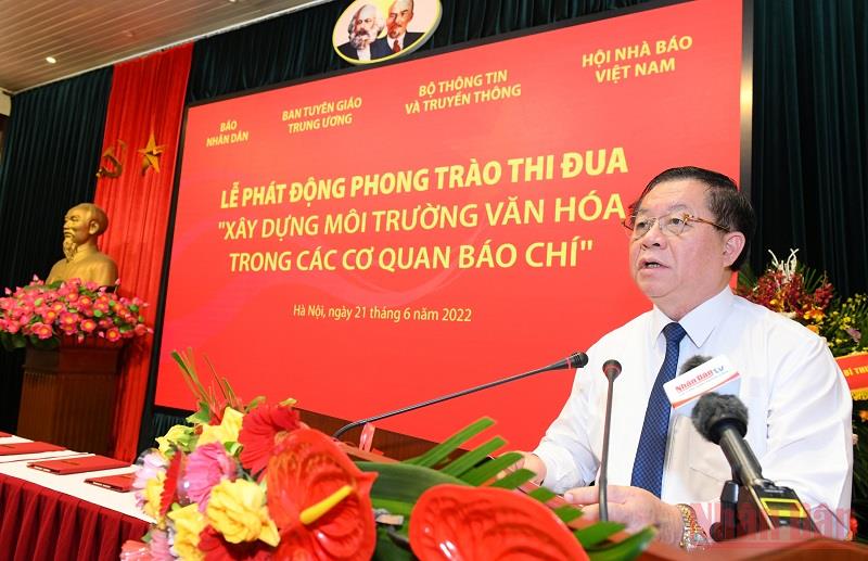 Đồng chí Nguyễn Trọng Nghĩa, Bí thư Trung ương Đảng, Trưởng Ban Tuyên giáo Trung ương phát biểu tại buổi lễ
