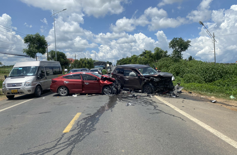 Hiện trường vụ tai nạn làm 7 người bị thương tại Quốc lộ 20