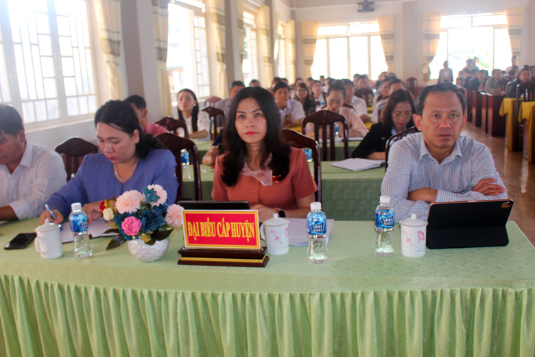 Lãnh đạo huyện Đơn Dương tham dự tiếp xúc cử tri tại xã Tu Tra, huyện Đơn Dương