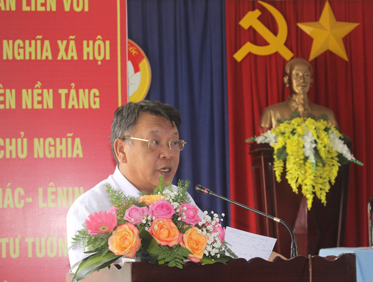 Ông Nguyễn Tạo – Phó Trưởng đoàn chuyên trách Đoàn ĐBQH tiếp thu, ghi nhận ý kiến cử tri và giải trình, làm rõ thêm một số nội dung cử tri quan tâm
