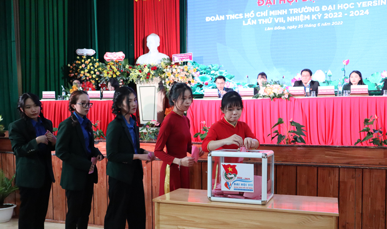 Bỏ phiếu bầu đoàn đại biểu đi dự Đại hội đại biểu Đoàn TNCS Hồ Chí Minh tỉnh Lâm Đồng lần thứ XI, nhiệm kỳ 2022 - 2027