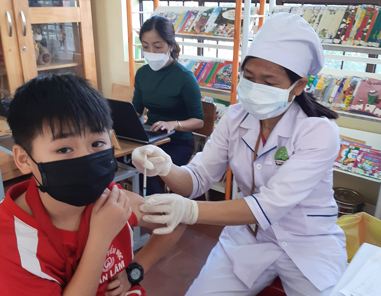Di Linh: Triển khai chiến dịch tiêm vắc xin phòng bệnh Covid-19 đợt  48