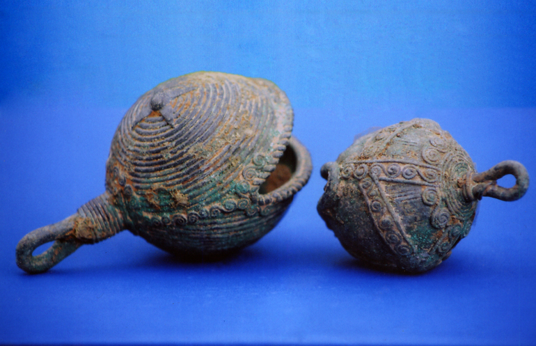 Lục lạc trong bộ sưu tập hiện vật văn hóa Đông Sơn phát hiện tại Lâm Đồng