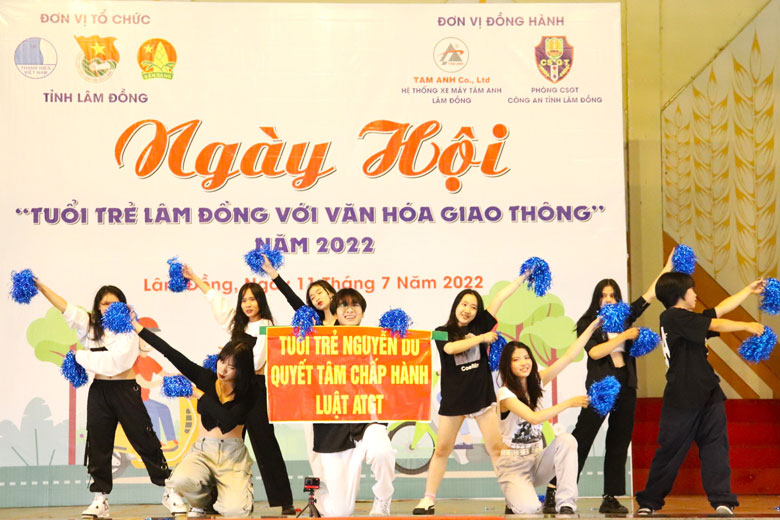 Các phần thi nhảy cổ động “Tuổi trẻ Lâm Đồng với an toàn giao thông”