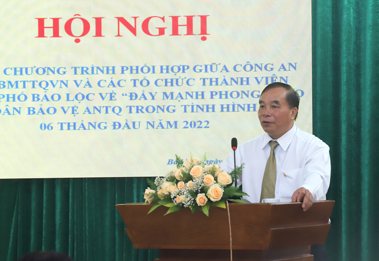 Ông Huỳnh Minh Chánh – Chủ tịch Ủy ban Mặt trận Tổ quốc Việt Nam TP Bảo Lộc phát biểu tại hội nghị