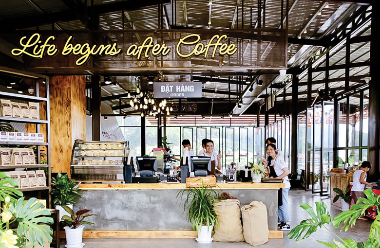 Đó là Điểm dừng chân Trải nghiệm cà phê Tám Trình và thưởng thức hương vị cà phê đặc sản 2022, tại thị trấn Nam Ban, huyện Lâm Hà