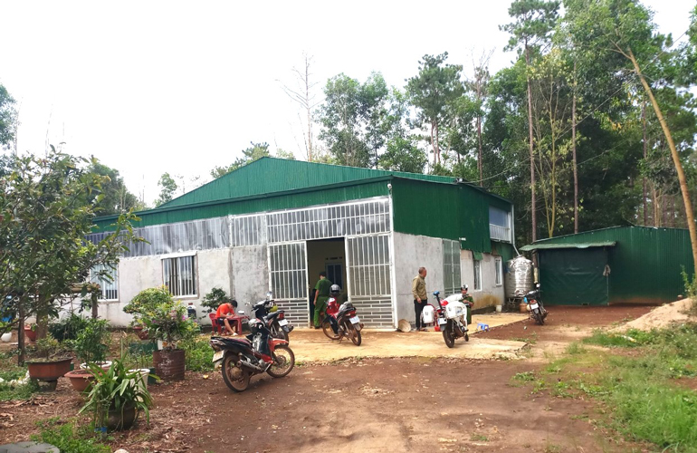 Căn nhà gia đình ông Nguyễn Đức Dạo xây dựng trái pháp luật trên diện tích rừng cộng đồng tại Khoảnh 6, Tiểu khu 438A (xã Lộc Phú, huyện Bảo Lâm) đã tồn tại nhiều năm chưa được xử lý