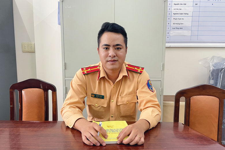 Thượng úy Lê Đình Trung - Cán bộ Đội Cảnh sát Giao thông Công an huyện Di Linh