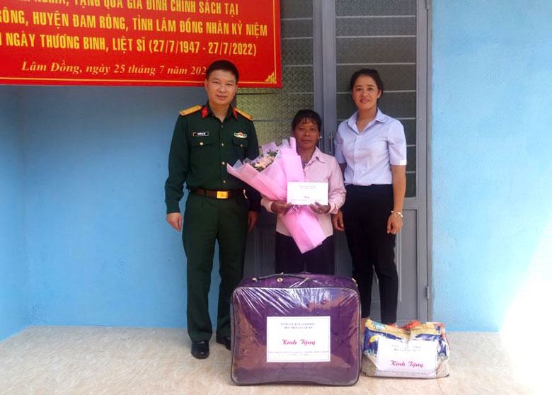 Học viện Lục quân trao tặng nhà tình nghĩa tại Đam Rông