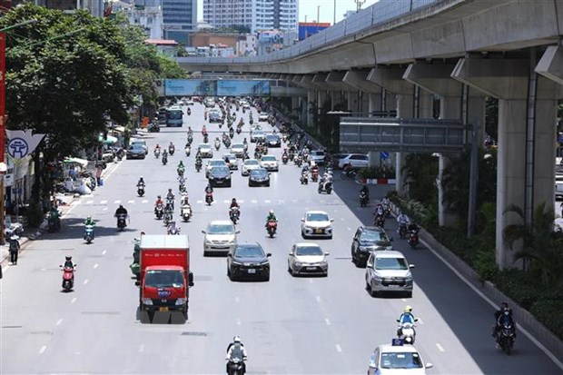 Người dân di chuyển trên đường Nguyễn Trãi, quận Thanh Xuân, Hà Nội
