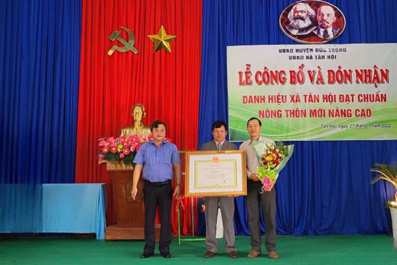 Đức Trọng: Xã Tân Hội đón nhận danh hiệu đạt chuẩn nông thôn mới nâng cao