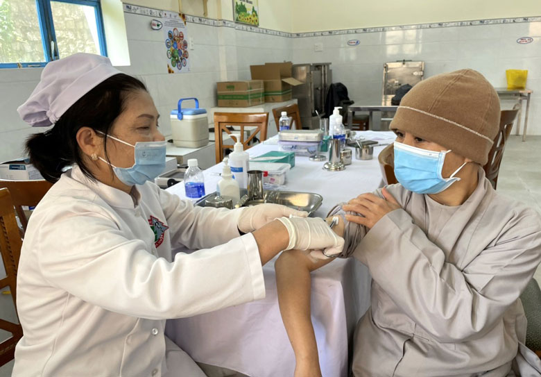 Phát động chiến dịch tiêm chủng vắc xin phòng bệnh Covid-19