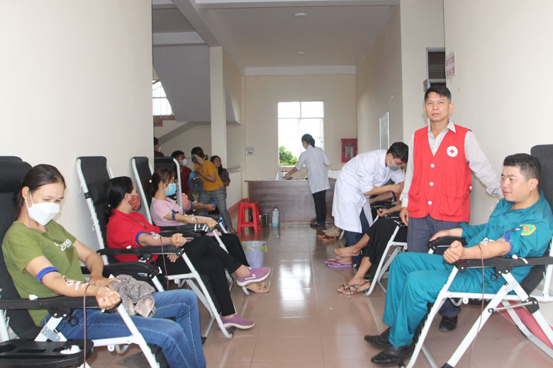 Những người tình nguyện tham gia hiến máu nhân đạo
