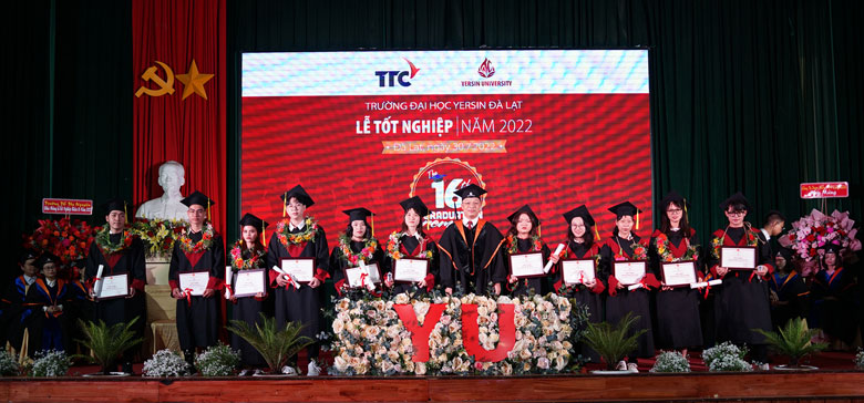 444 sinh viên Trường Đại học Yersin Đà Lạt tốt nghiệp khóa 16