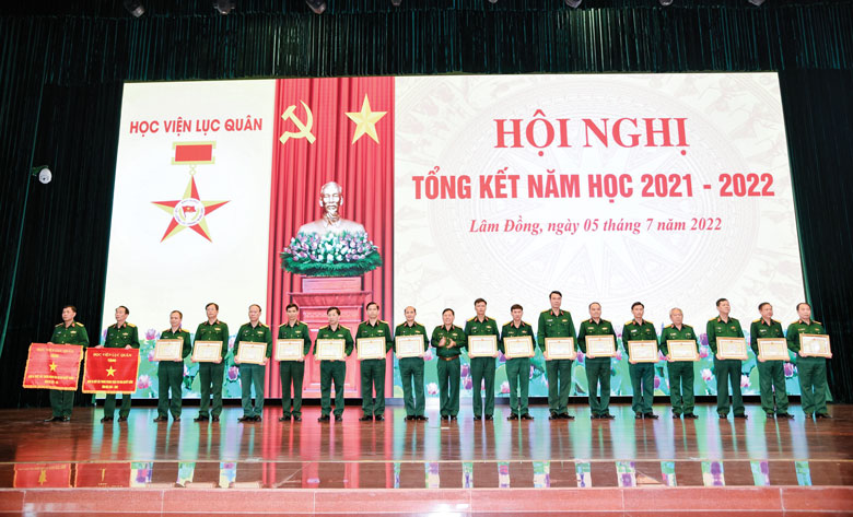 Các tập thể, cá nhân của Học viện Lục quân có nhiều thành tích trong năm học 2021-2022 được nhận khen thưởng của Bộ Quốc phòng