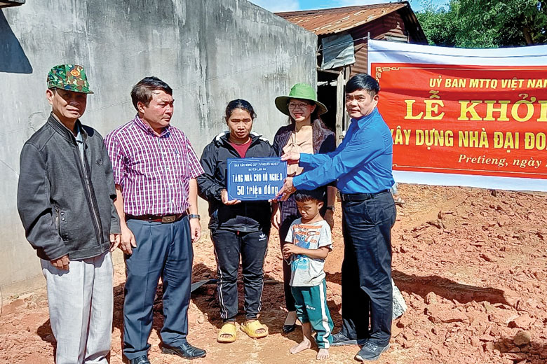 Thường trực Huyện ủy Lâm Hà dự Lễ khởi công nhà Đại đoàn kết cho hộ nghèo