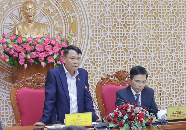 Đồng chí Nguyễn Đức Lợi – Phó Chủ tịch thường trực Hội Nhà báo Việt Nam phát biểu tại buổi làm việc
