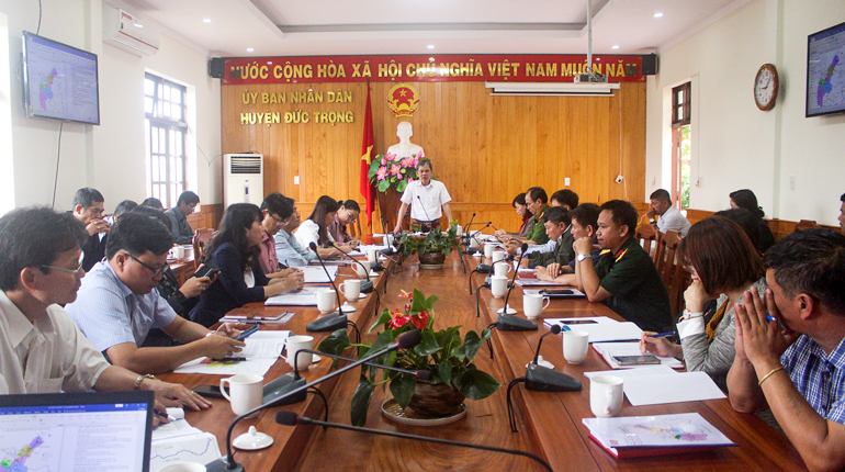 Đồng chí Nguyễn Văn Cường – Chủ tịch UBND huyện, phát biểu chỉ đạo tại cuộc họp