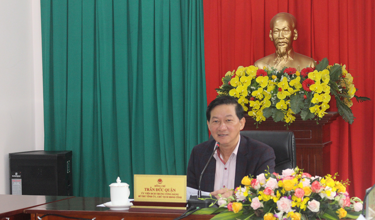 Bí thư Tỉnh ủy, Chủ tịch HĐND tỉnh Lâm Đồng Trần Đức Quận chủ trì phiên họp