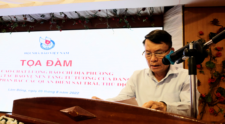Nhà báo Nguyễn Đức Lợi – Phó Chủ tịch Thường trực Hội Nhà báo Việt Nam phát biểu tại buổi toạ đàm