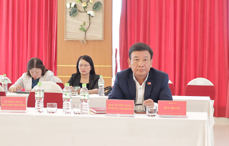Đồng chí Bùi Thắng - Ủy viên Ban Thường vụ, Trưởng Ban Tuyên giáo Tỉnh ủy Lâm Đồng tham dự buổi toạ đàm