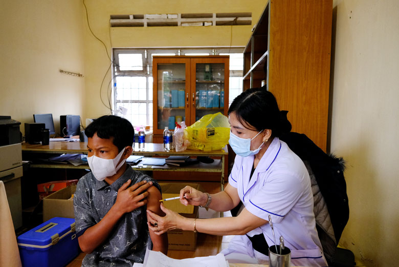 Trong tháng 8/2022, UBND tỉnh phát động chiến dịch tiêm chủng, tăng tốc độ tiêm chủng cho trẻ em từ 5 tuổi đến dưới 12 tuổi