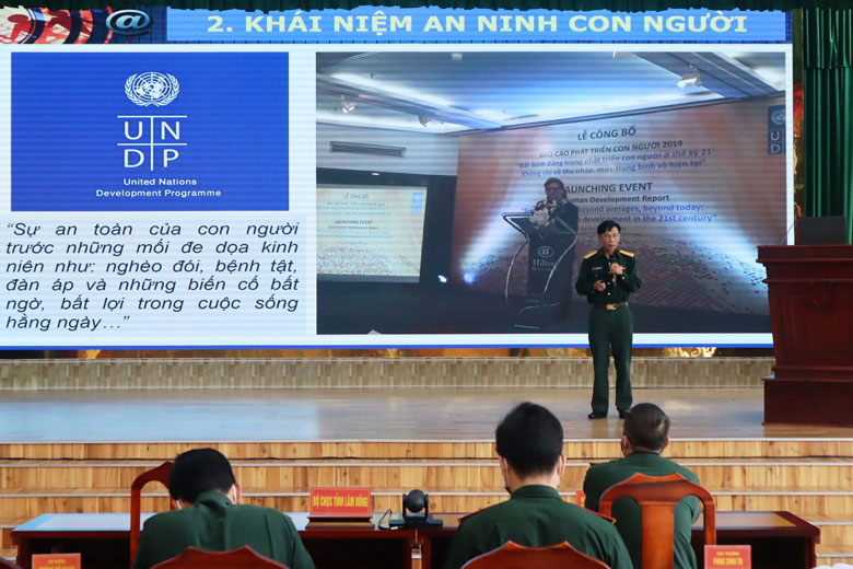 Báo cáo viên thuộc LLVT tỉnh Lâm Đồng tham gia Hội thi Báo cáo viên giỏi do Quân khu 7 tổ chức năm 2021