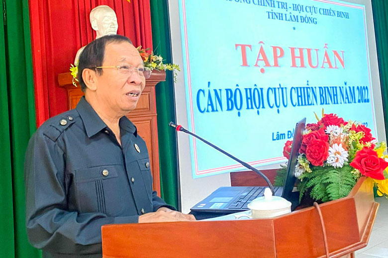 Chủ tịch Hội Cựu chiến binh tỉnh Vũ Công Tiến phát biểu khai mạc lớp tập huấn 