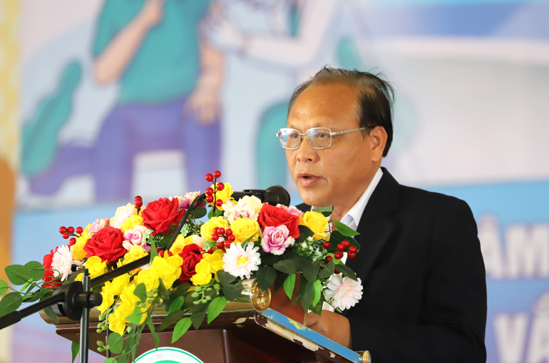 Đồng chí Phan Văn Cương – Phó Chủ tịch UBND TP Bảo Lộc phát động tiêm vắc xin phòng Covid-19 trên địa bàn thành phố