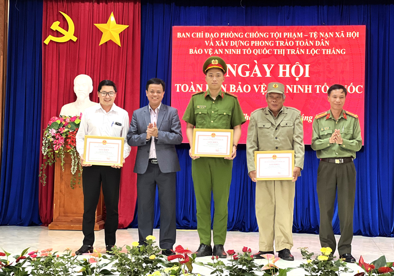 UBND huyện Bảo Lâm khen thưởng các tập thể, cá nhân