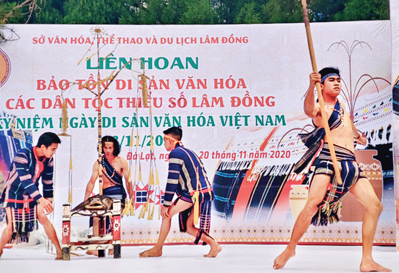 Trong 24% tổng dân số Lâm Đồng là người dân tộc thiểu số chiếm đa số là người dân tộc bản địa  gốc Tây Nguyên.