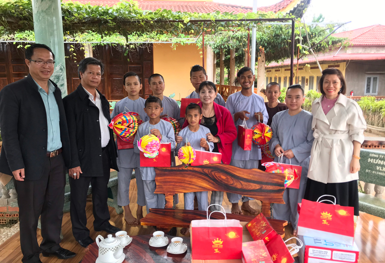 Thăm, tặng quà trẻ em tại  cơ sở bảo trợ xã hội Diệu Thắng (Di Linh)