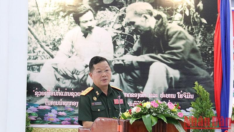 Trung tướng Sonthong Phomlavong, Phó Chủ nhiệm Tổng cục Chính trị Quân đội nhân dân Lào phát biểu tại buổi lễ