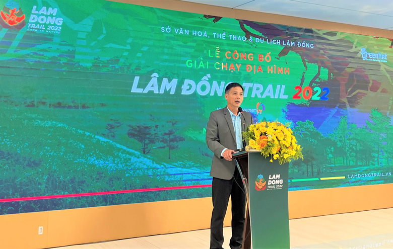 Ông Nguyễn Tiến Hải, Phó Giám đốc Sở Văn hóa Thể thao và Du lịch Lâm Đồng công bố giải và trả lời các câu hỏi của báo chí tại buổi họp báo