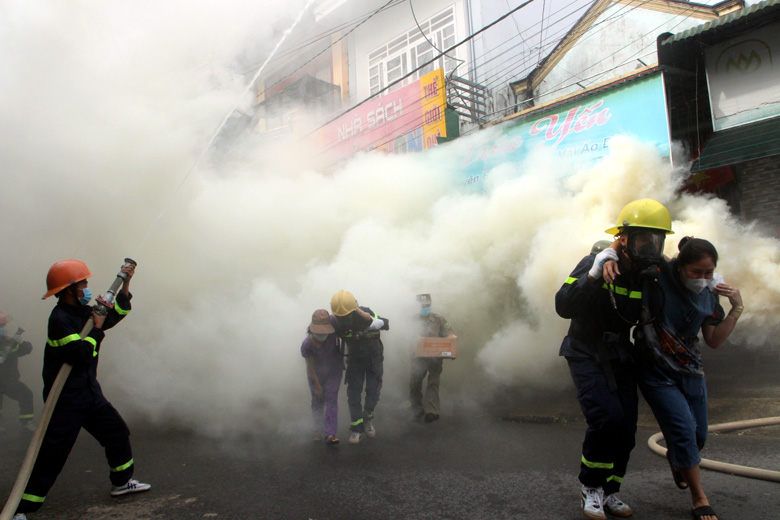 Đạ Huoai: Thực tập phương án chữa cháy khu dân cư