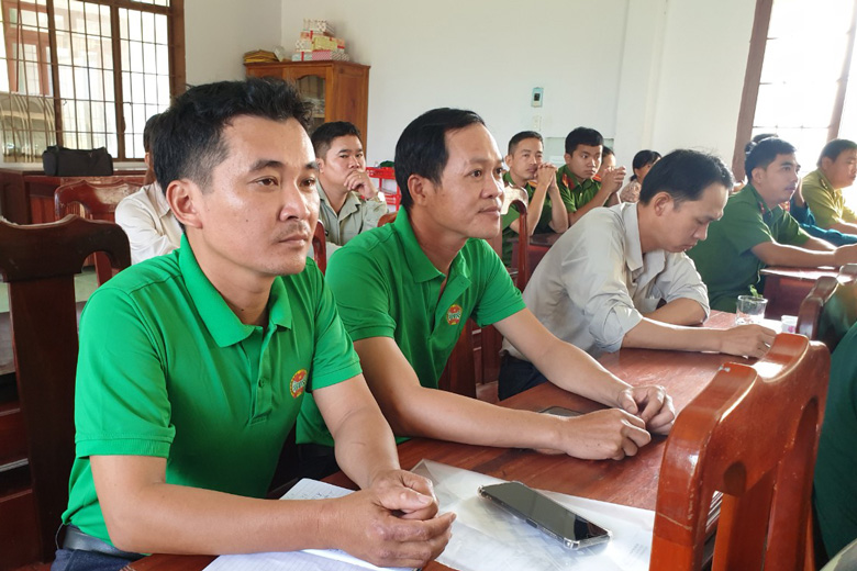 Các đại biểu tham dự buổi ra quân làm công tác dân vận tại xã Phước Cát 2